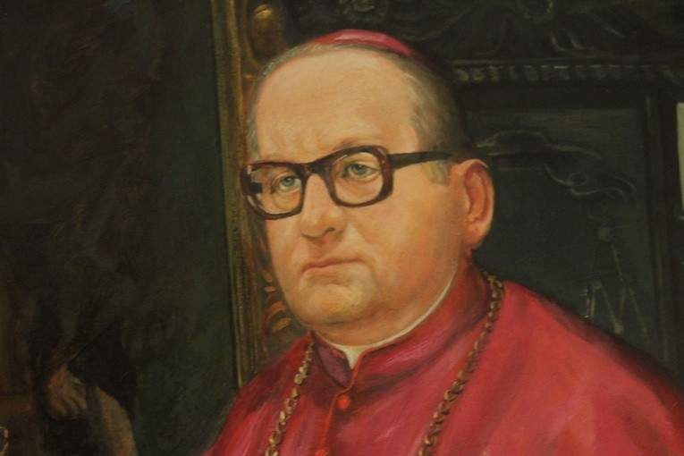 Bp Bogdan Sikorski (1920-1988), biskup płocki w latach 1964-1988. Obraz Zdzisława Pabisiaka z 1978 roku. Muzeum Diecezjalne w Płocku