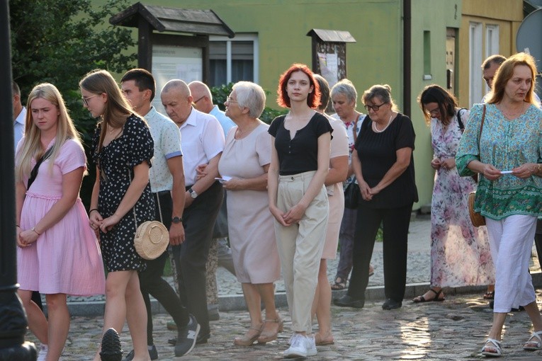 Czerwińsk n. Wisłą. Procesja w wigilię uroczystości Wniebowzięcia NMP