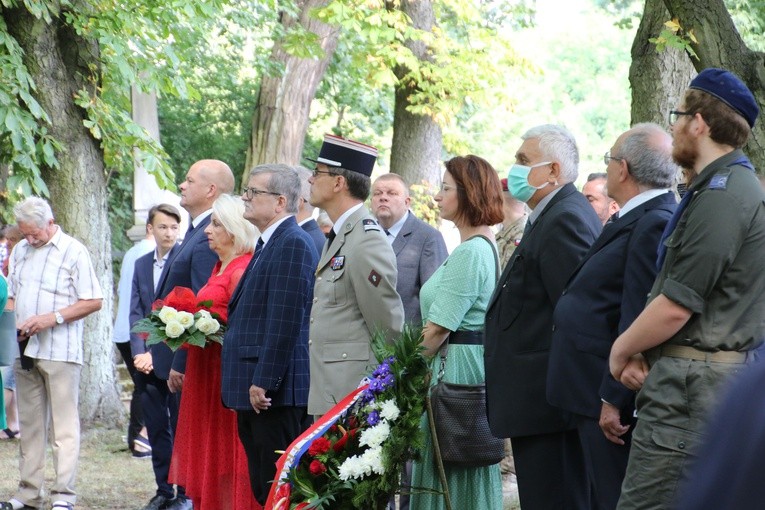 Płock. Uroczystości na cmentarzu garnizonowym