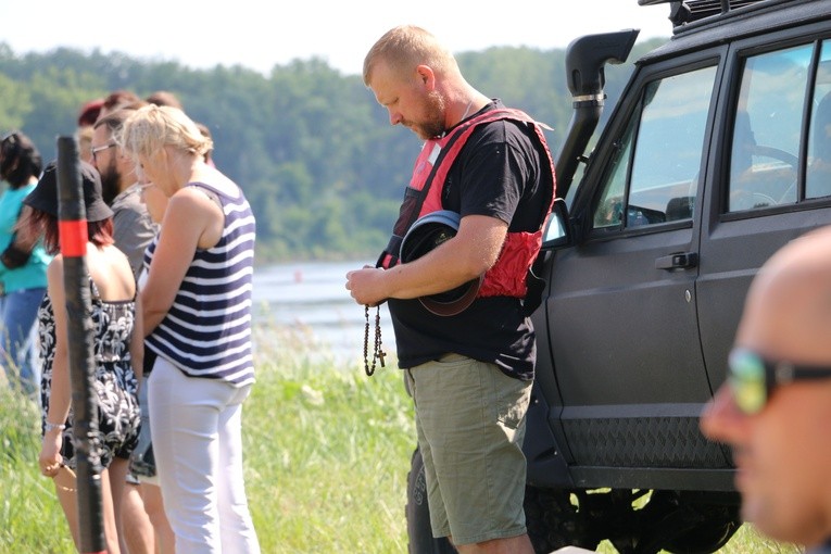 Czerwińsk n. Wisłą. Różaniec z bp. Piotrem Liberą
