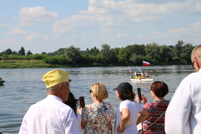 Czerwińsk n. Wisłą. Różaniec z bp. Piotrem Liberą