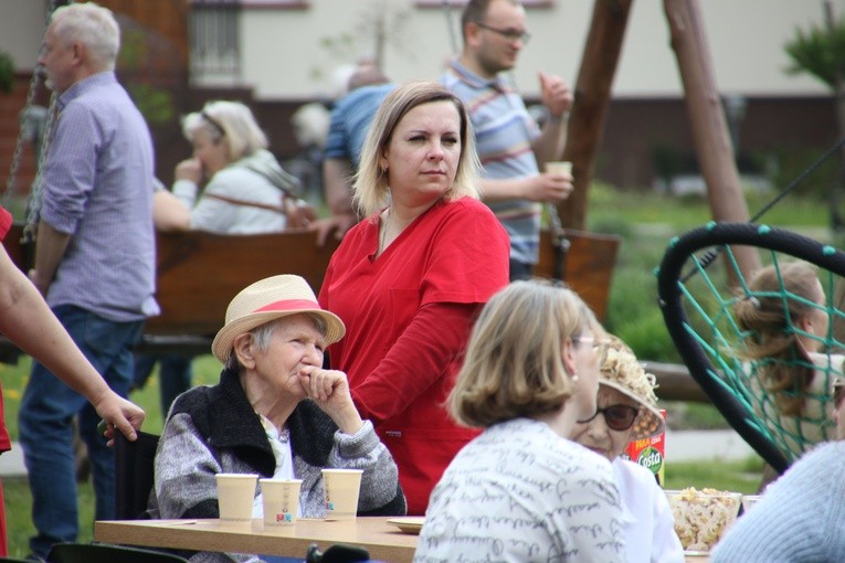 Sikórz. Piknik w Leonianum