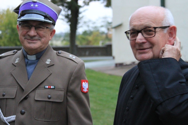 Byli alumni-żołnierze w Pomiechowie