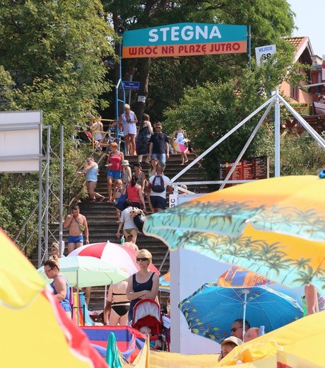 Upalna niedziela na plaży w Stegnie