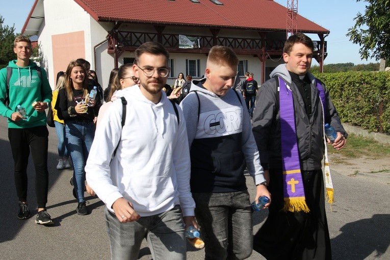 Rostkowo. Pielgrzymka młodzieży