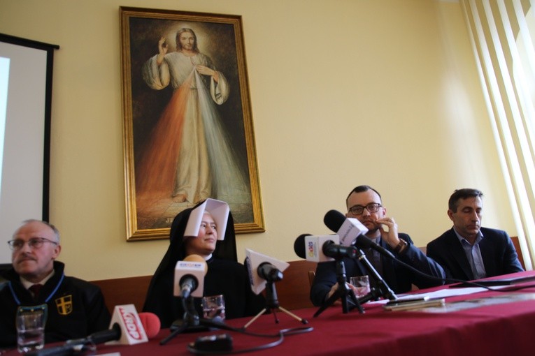 Konferencja prasowa w sanktuarium Bożego Miłosierdzia w Płocku