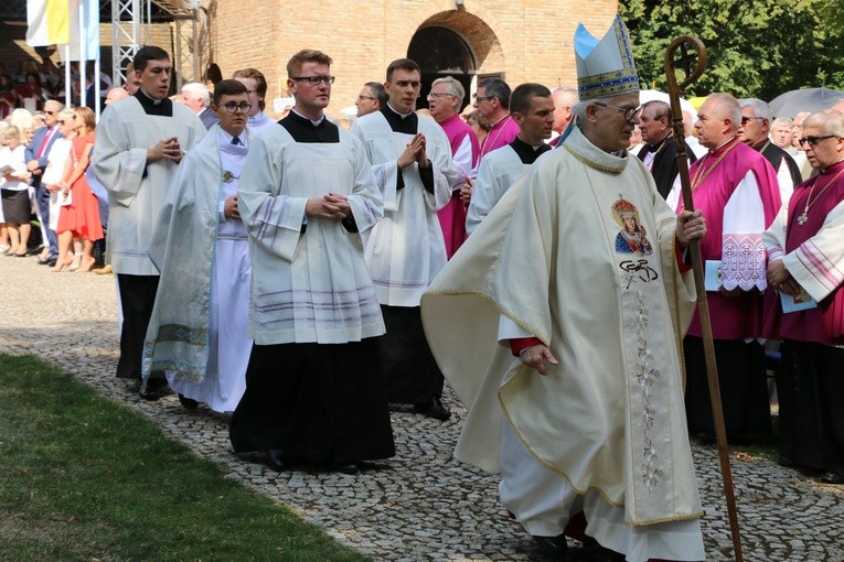 Koronacja w Smardzewie. Część I