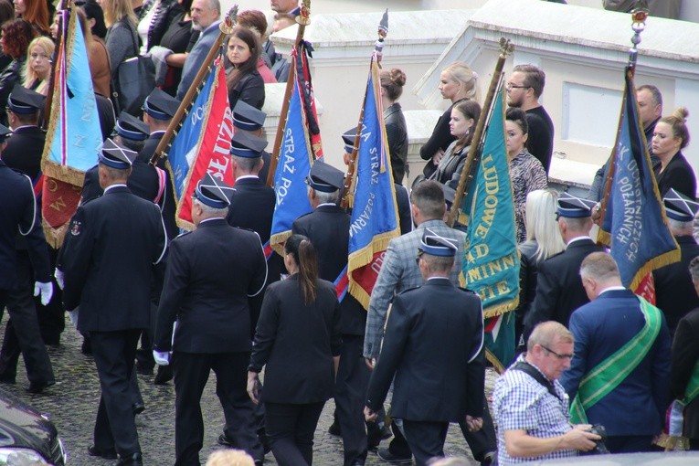Płock. Pogrzeb Mariusza Bieńka - starosty płockiego. Cz. 1