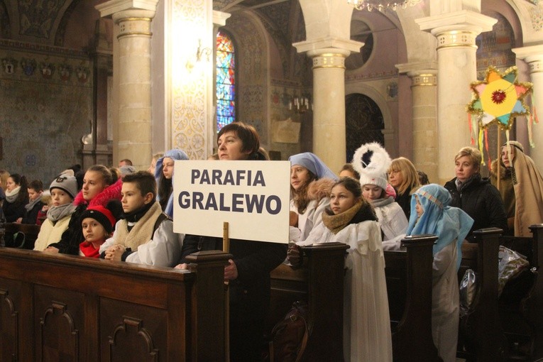 Mali kolędnicy w Płocku
