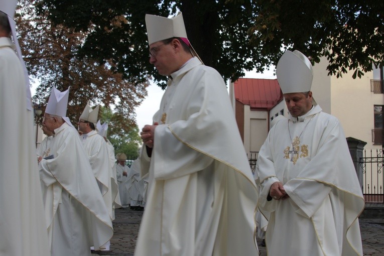 Episkopat w Płocku. Msza w kolegiacie