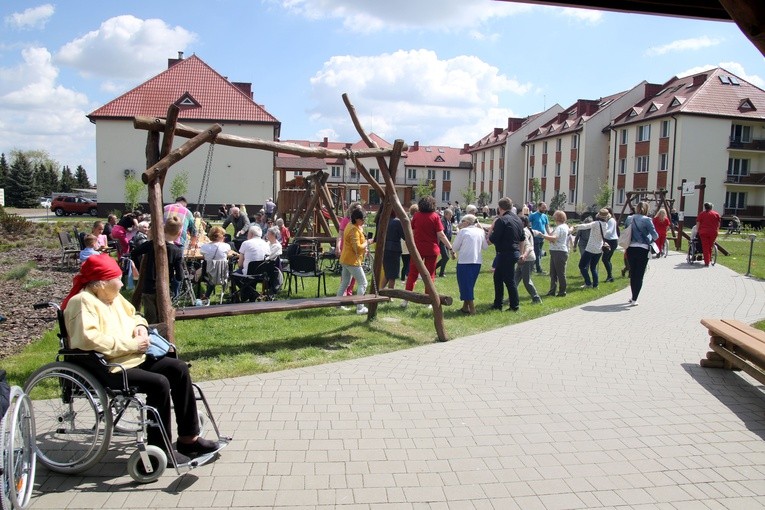 Sikórz. Piknik w Leonianum