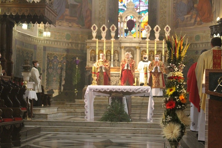 Płock. Niedziela Palmowa w katedrze