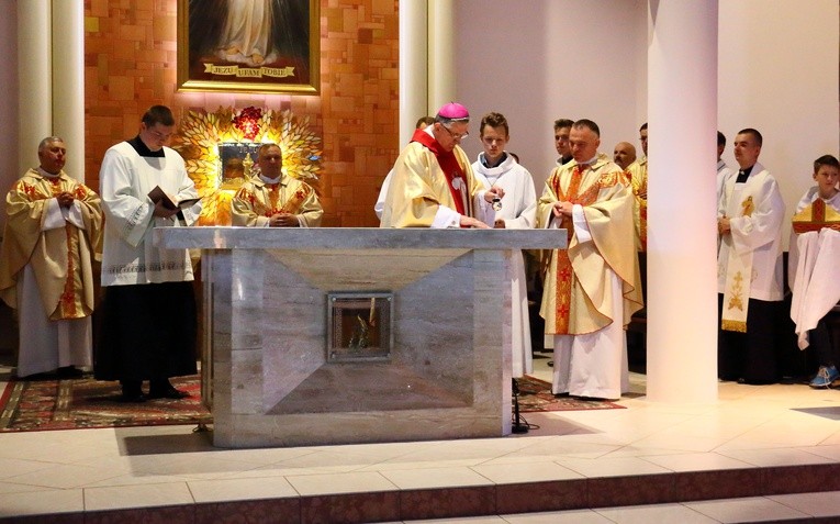 Parafia Miłosierdzia Bożego - konsekracja kościoła
