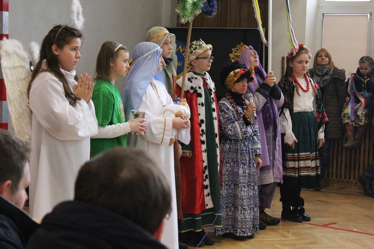 Mali kolędnicy w Płocku