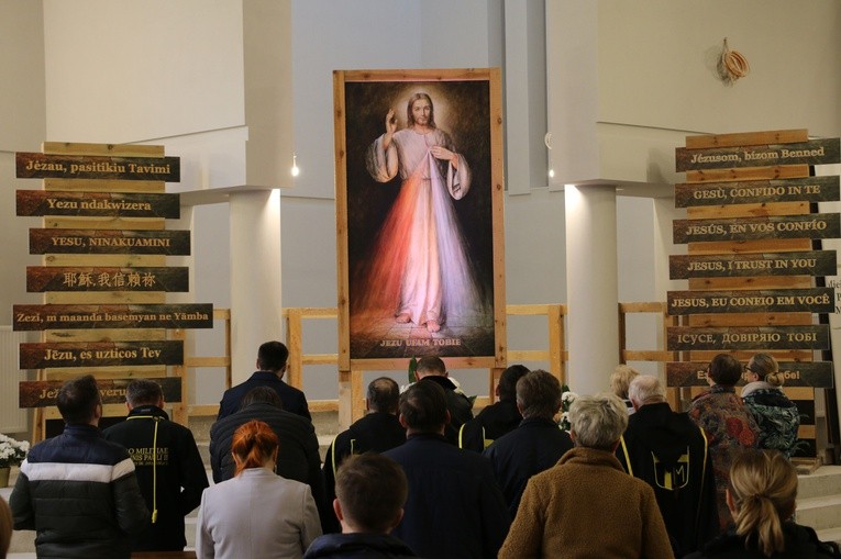 Płock. Koronka do Miłosierdzia Bożego w sanktuarium