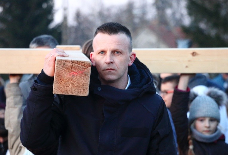 Jegłownik - Droga Krzyżowa ulicami miejscowości