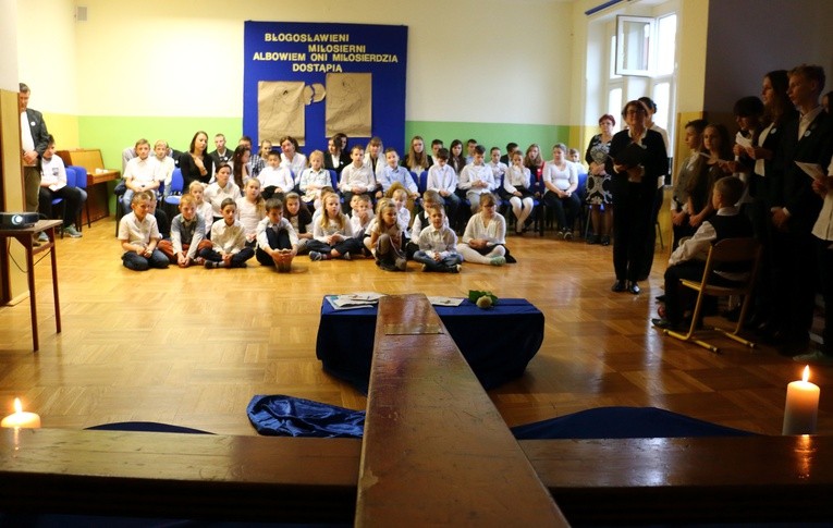 Symbole ŚDM - Stowarzyszenie Przyjaciół Szkół Katolickich