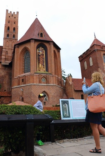 Uczestnicy ŚDM na oblężeniu Malborka