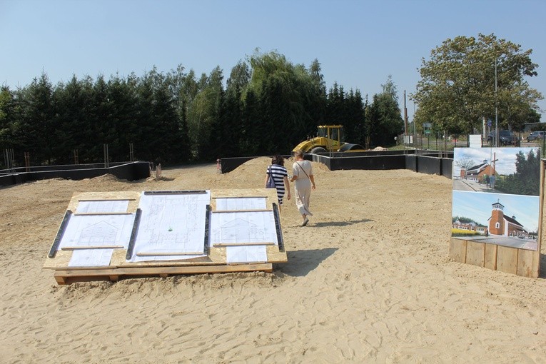 Na budowie w parafii pw. św. o. Pio w Płońsku