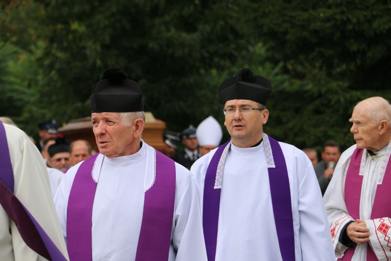 Stara Wrona. Uroczystości pogrzebowe ks. kan. Wawrzyńca Ulanowskiego