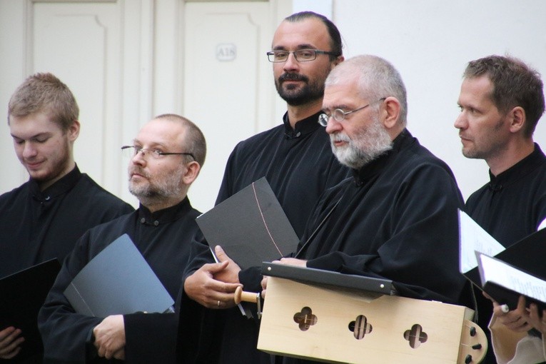 Schola Gregoriana Silesiensis pod kierownictwem muzycznym Roberta Pożarskiego, gościła w Płocku już nie po raz pierwszy.