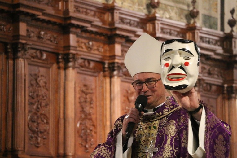 Płock. Środa Popielcowa w katedrze