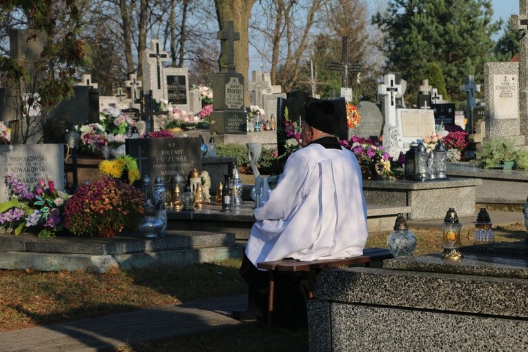 Pomiechowo. Pogrzeb ks. kan. Franciszka Kacprzyckiego