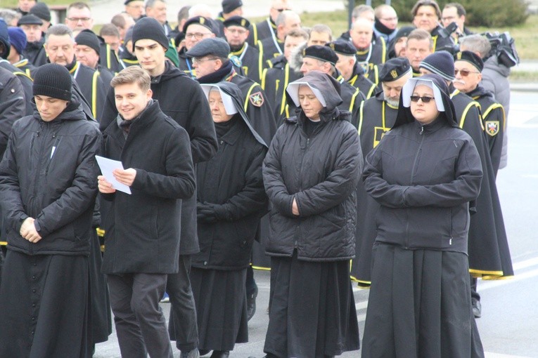 Płock. Rekolekcje Rycerzy JP II - Droga Krzyżowa