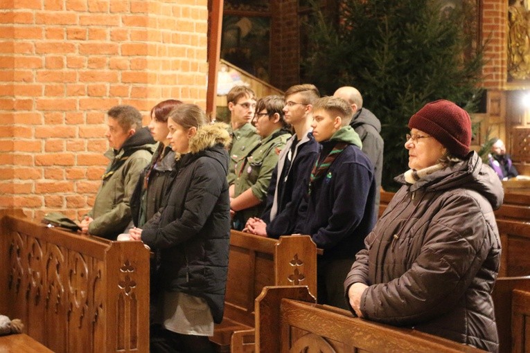 Harcerze przekazali światełko pokoju