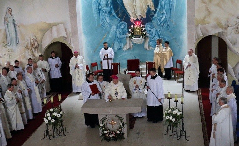 Poświęcenie kościoła Matki Bożej Fatimskiej i św. Jana Pawła II 
