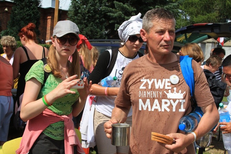 Pielgrzymka. Obiad w Bełdowie