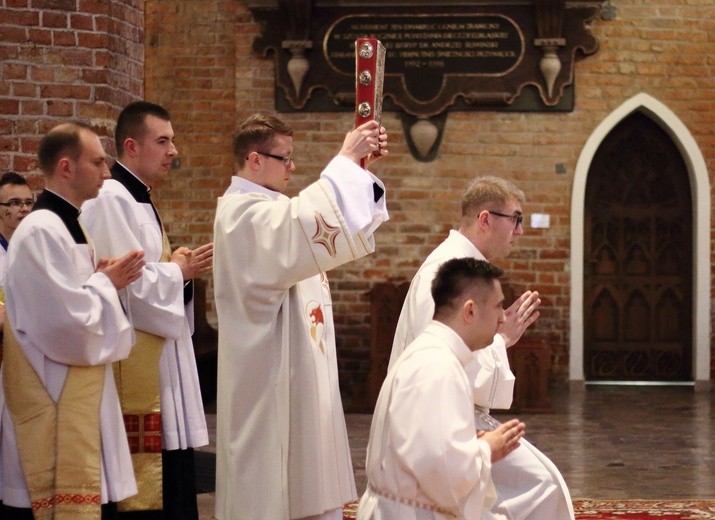 Święcenia diakonatu