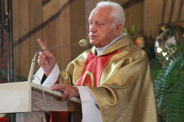 Pomnik bł. ks. J. Popiełuszki w Mławie