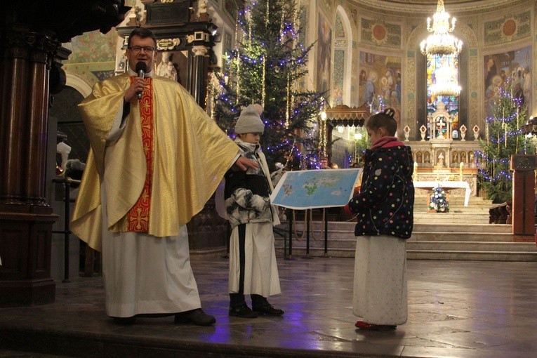 Mali kolędnicy w Płocku