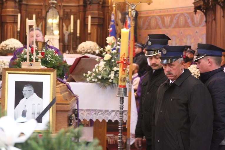 Pogrzeb ks. Adama Łacha - część I