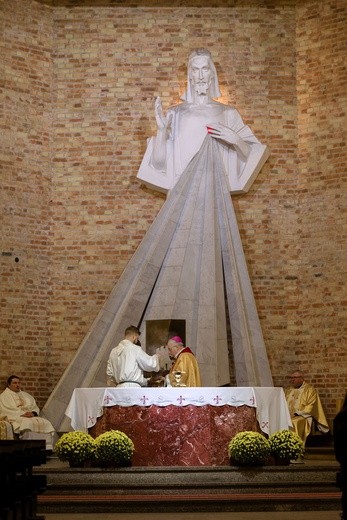 Symbole ŚDM - parafia św. Jerzego