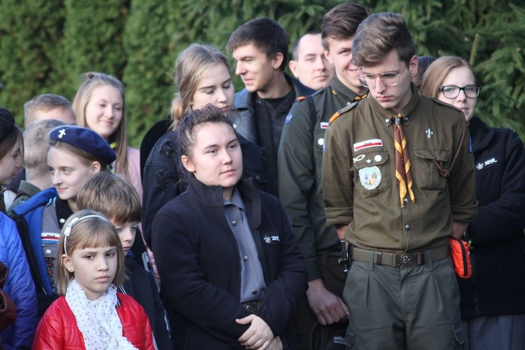 Pomnik bł. ks. J. Popiełuszki w Mławie