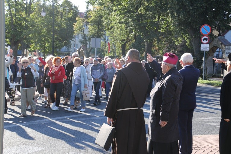 Płock. Wyjście pielgrzymki do Skępego