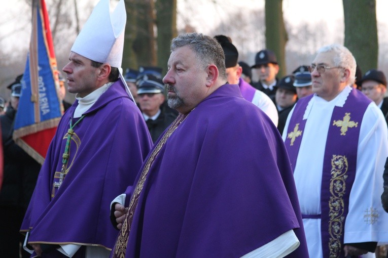 Pogrzeb ks. Adama Łacha - część I