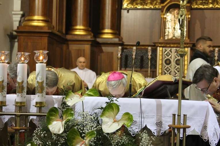 Poświęcenie ołtarza w Płocku-Radziwiu