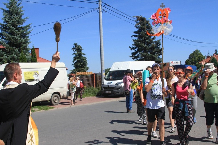 Pielgrzymka. Pątnicy w Tumie