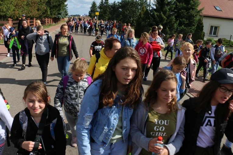 Rostkowo. Pielgrzymka dzieci (część I)