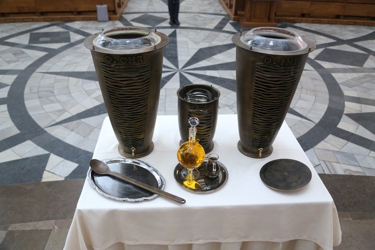 Czym jest krzyżmo i jak powstaje?