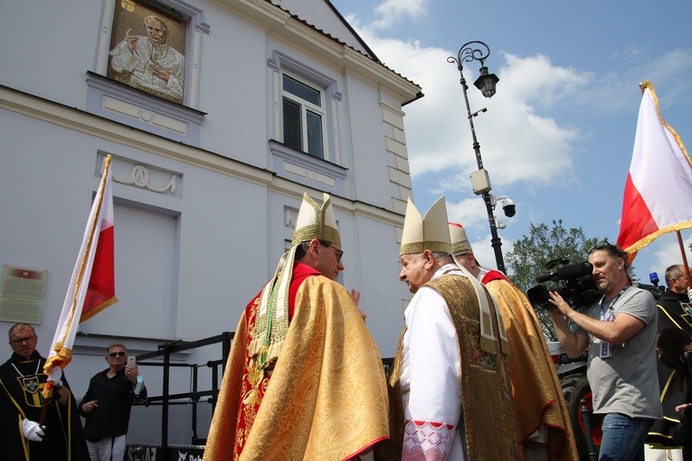 Płock. Poświęcenie mozaiki w oknie papieskim