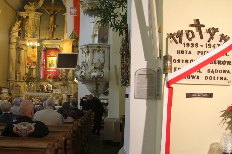 Poświęcenie tablicy wołyńskiej w Płocku
