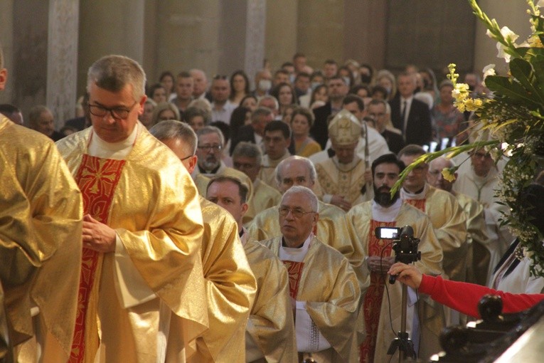 Płock. Święcenia kapłańskie - część 1.