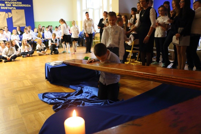 Symbole ŚDM - Stowarzyszenie Przyjaciół Szkół Katolickich