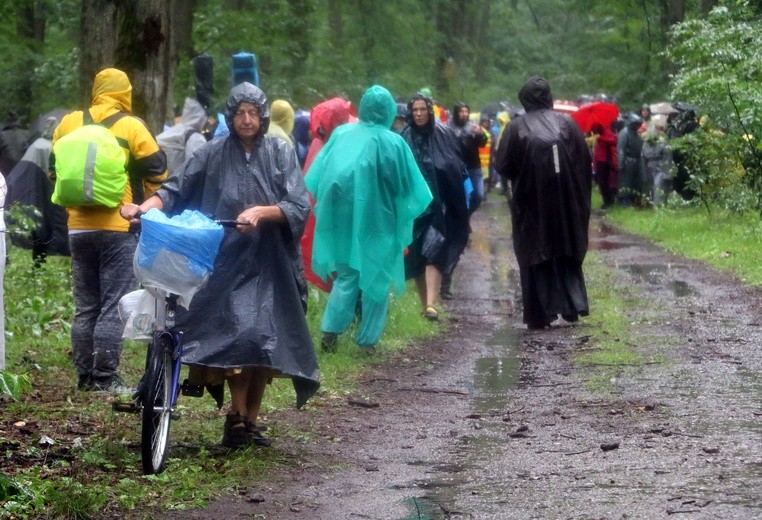 Pielgrzymka na Jasną Górę. Pierwszy dzień cz. 1