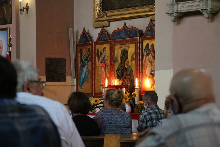 Wyszogród. Poświęcenie odnowionego nagrobka ułana Jana Mąkowskiego