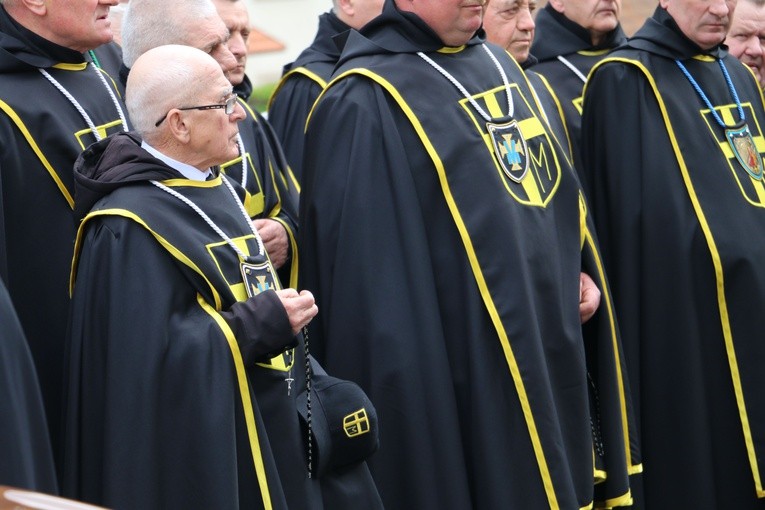 Płock. Dziękczynna modlitwa pod oknem papieskim